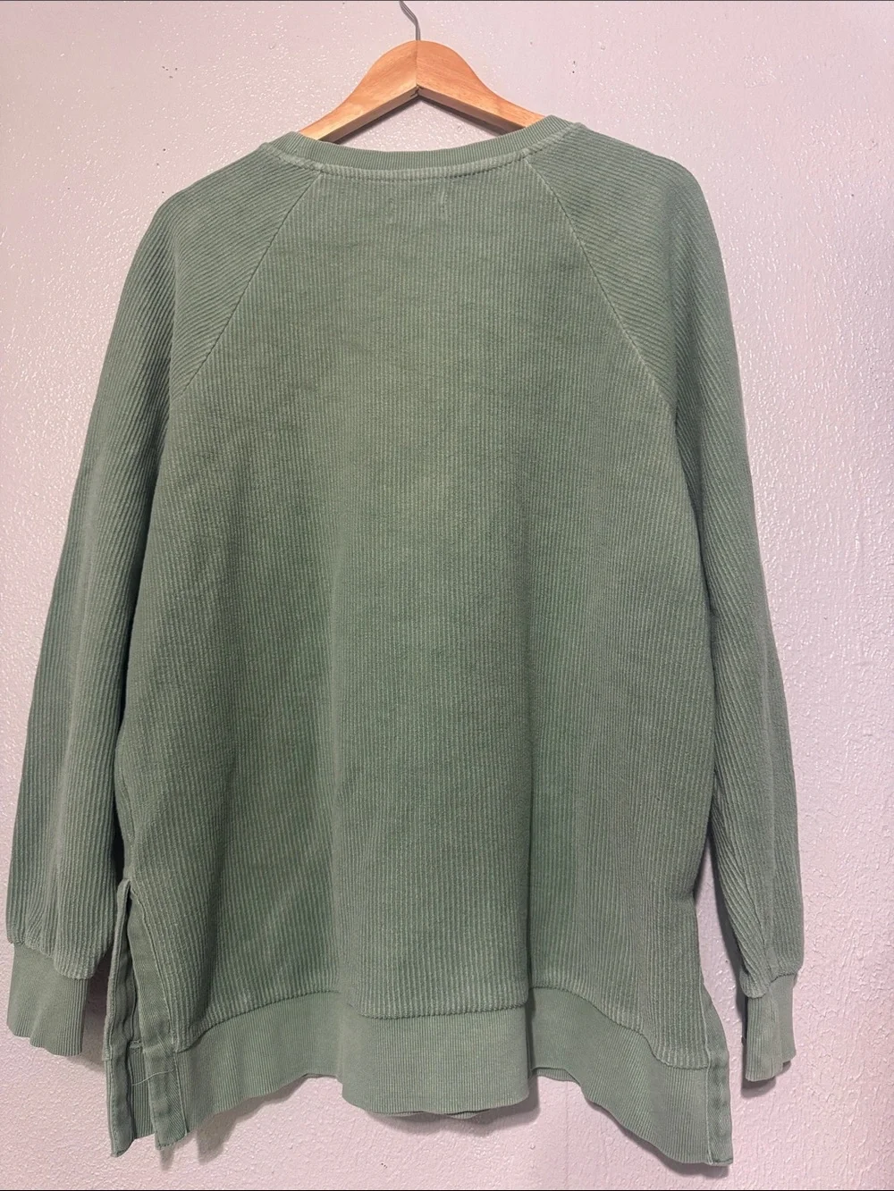 Relaxed Olive Green Smiley Sweatshirt - Women